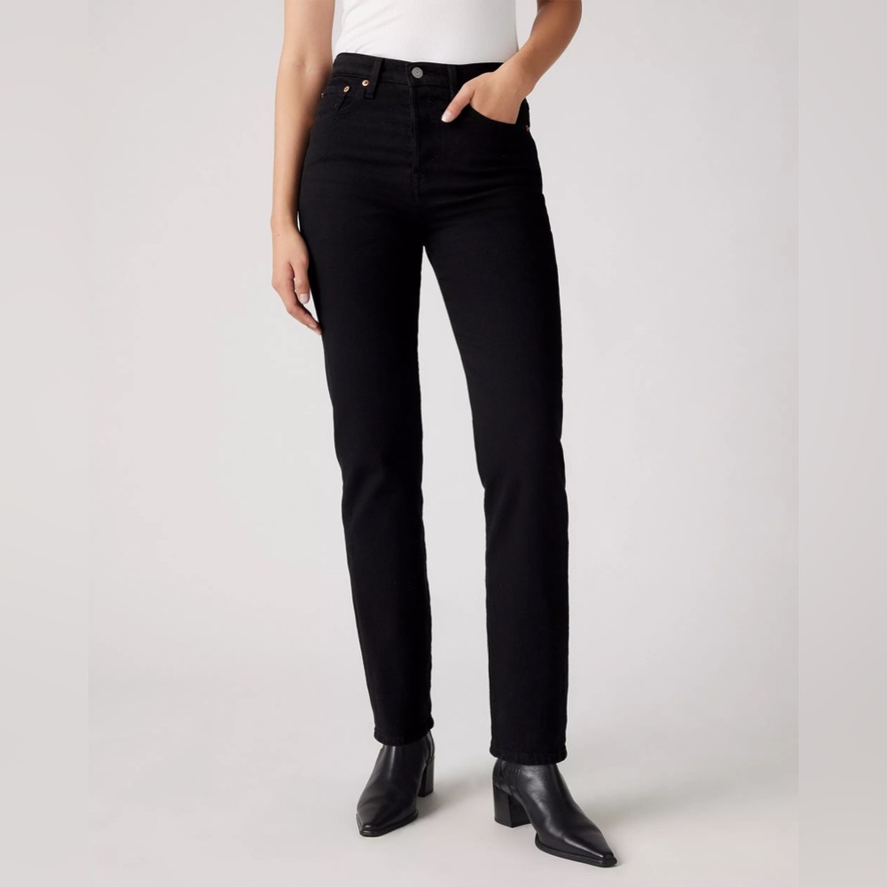 Levi's Women's Wedgie Straight Leg ankle Jeans in Black